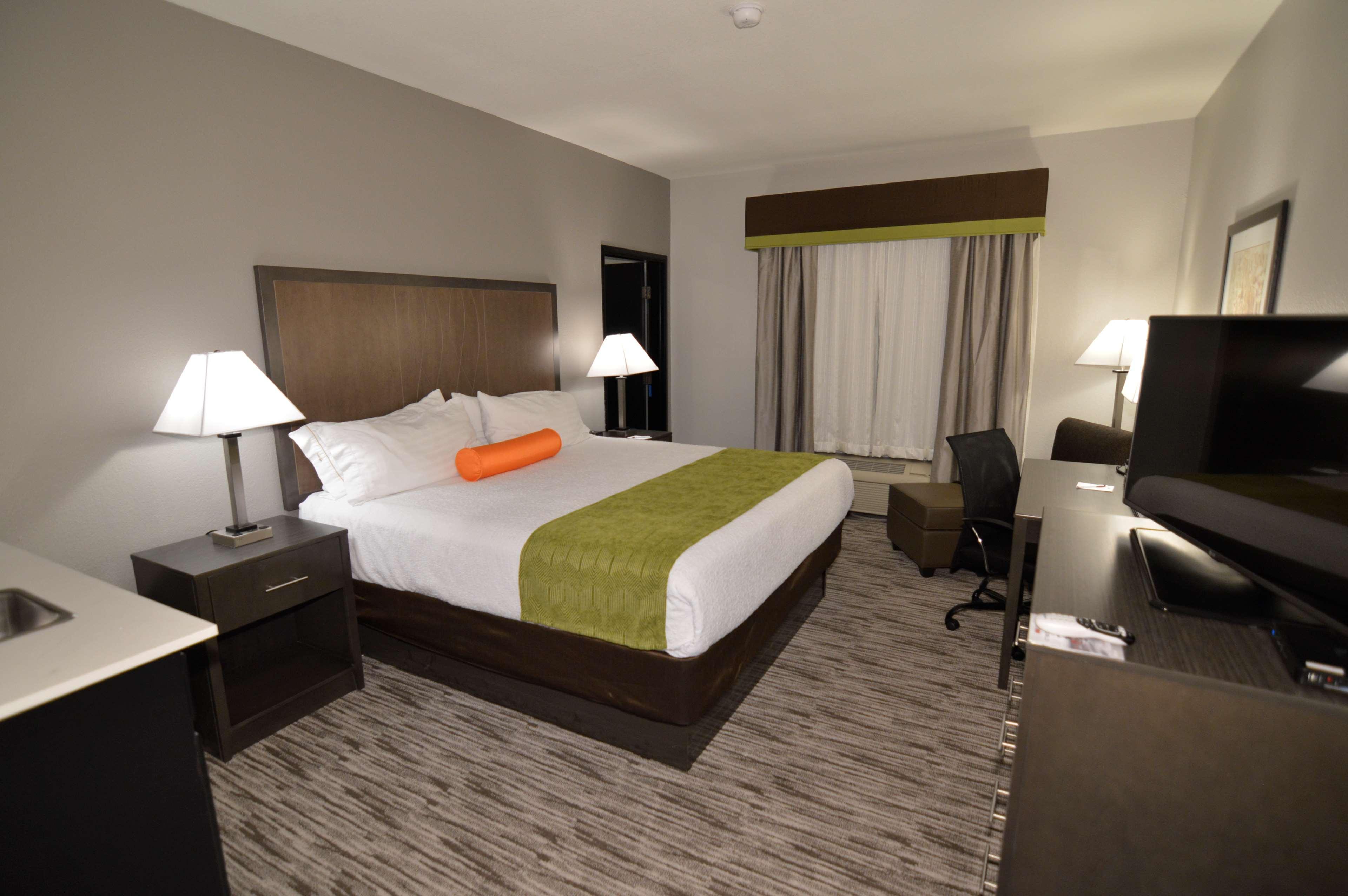 เบสต์ เวสเทิร์น พลัส ลิเบอรัล โฮเต็ล แอนด์ สวีท Hotel ภายนอก รูปภาพ