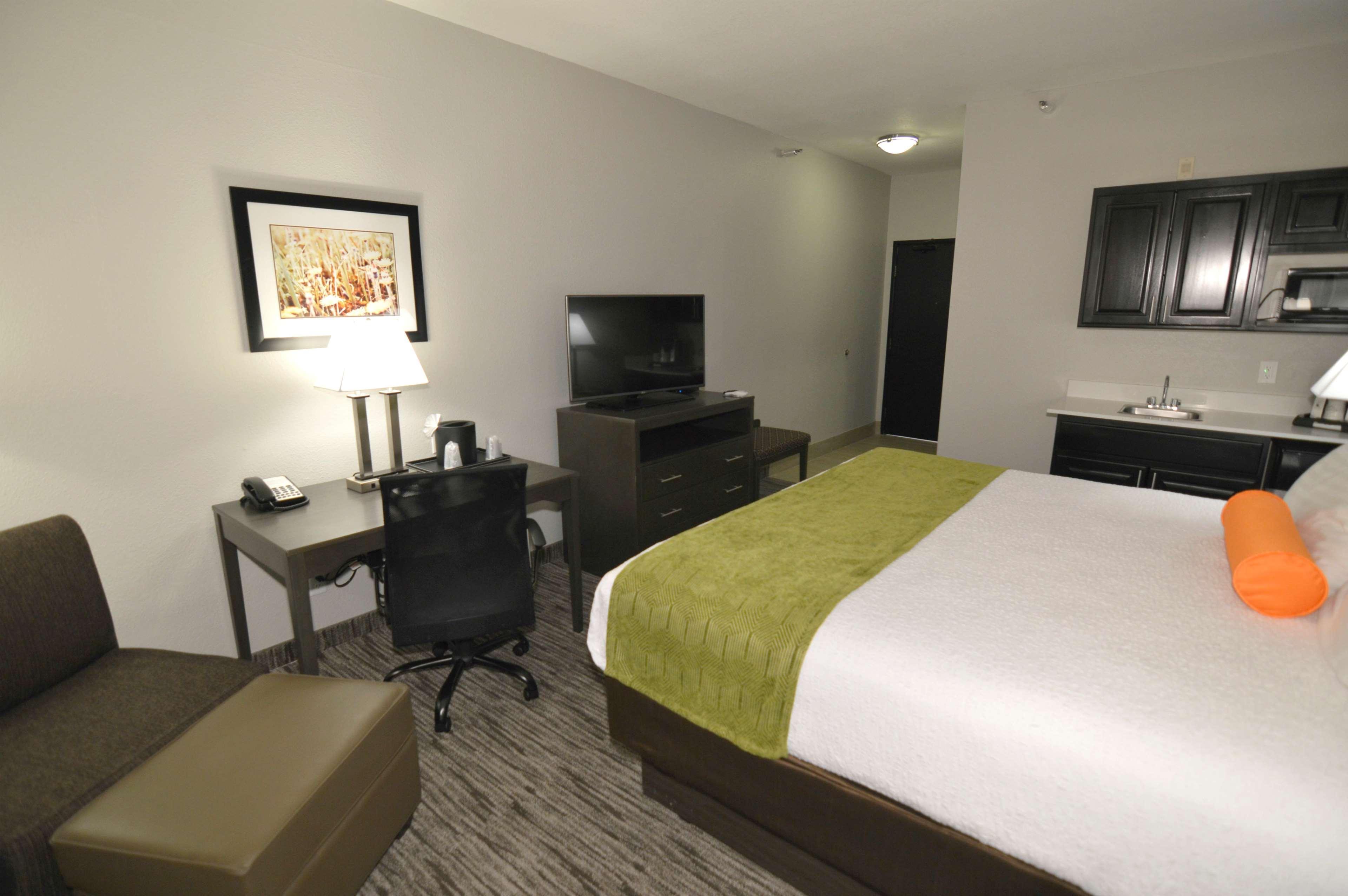 เบสต์ เวสเทิร์น พลัส ลิเบอรัล โฮเต็ล แอนด์ สวีท Hotel ภายนอก รูปภาพ