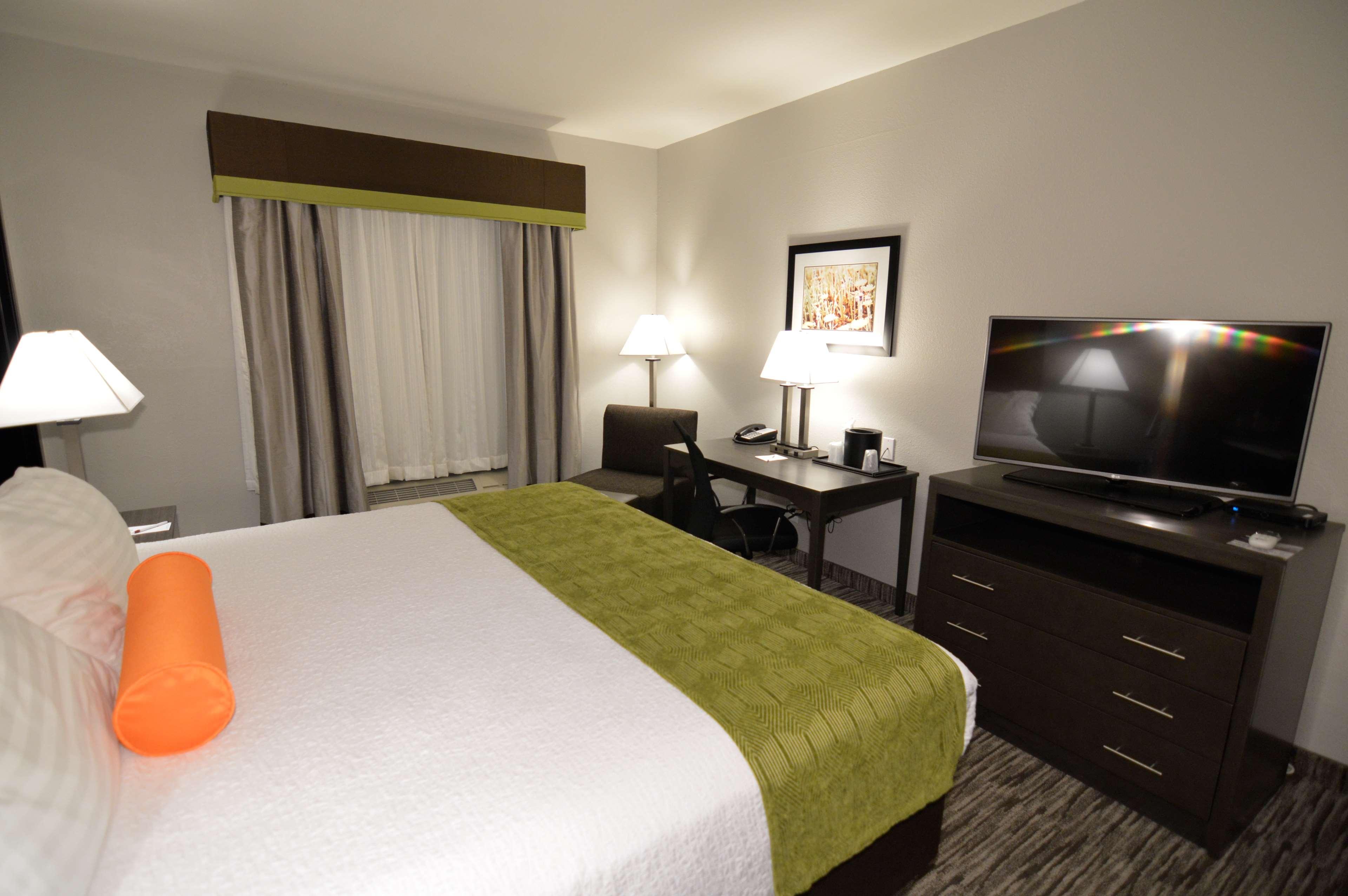 เบสต์ เวสเทิร์น พลัส ลิเบอรัล โฮเต็ล แอนด์ สวีท Hotel ภายนอก รูปภาพ