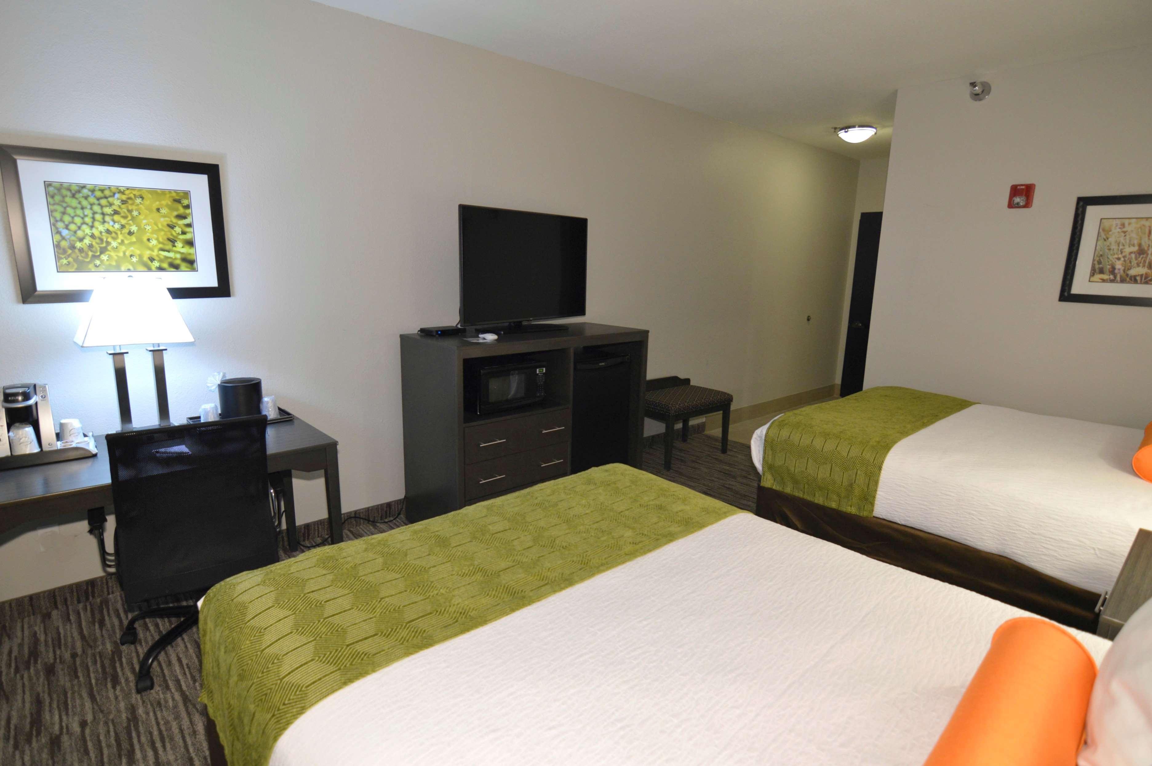 เบสต์ เวสเทิร์น พลัส ลิเบอรัล โฮเต็ล แอนด์ สวีท Hotel ภายนอก รูปภาพ