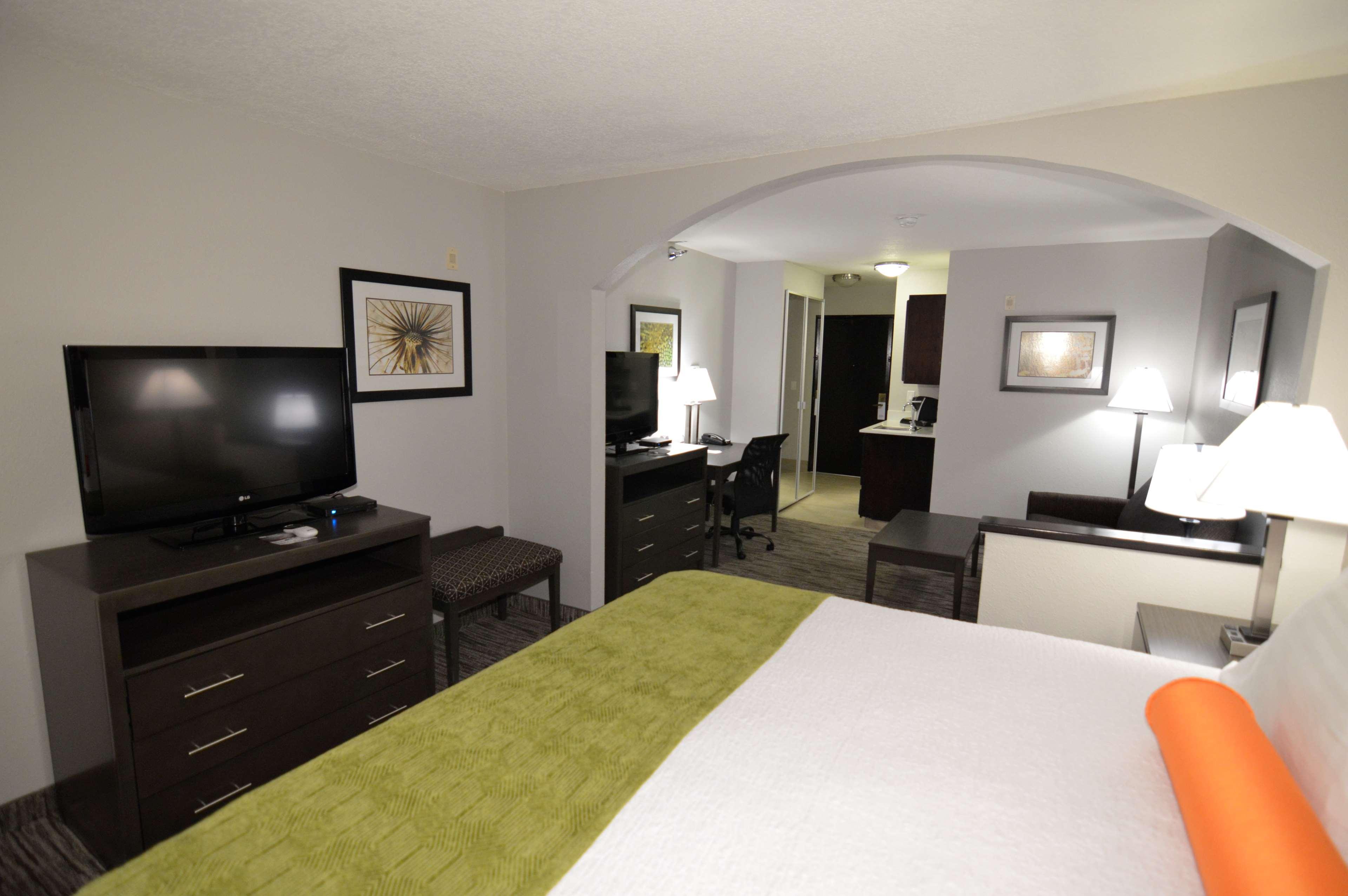 เบสต์ เวสเทิร์น พลัส ลิเบอรัล โฮเต็ล แอนด์ สวีท Hotel ภายนอก รูปภาพ