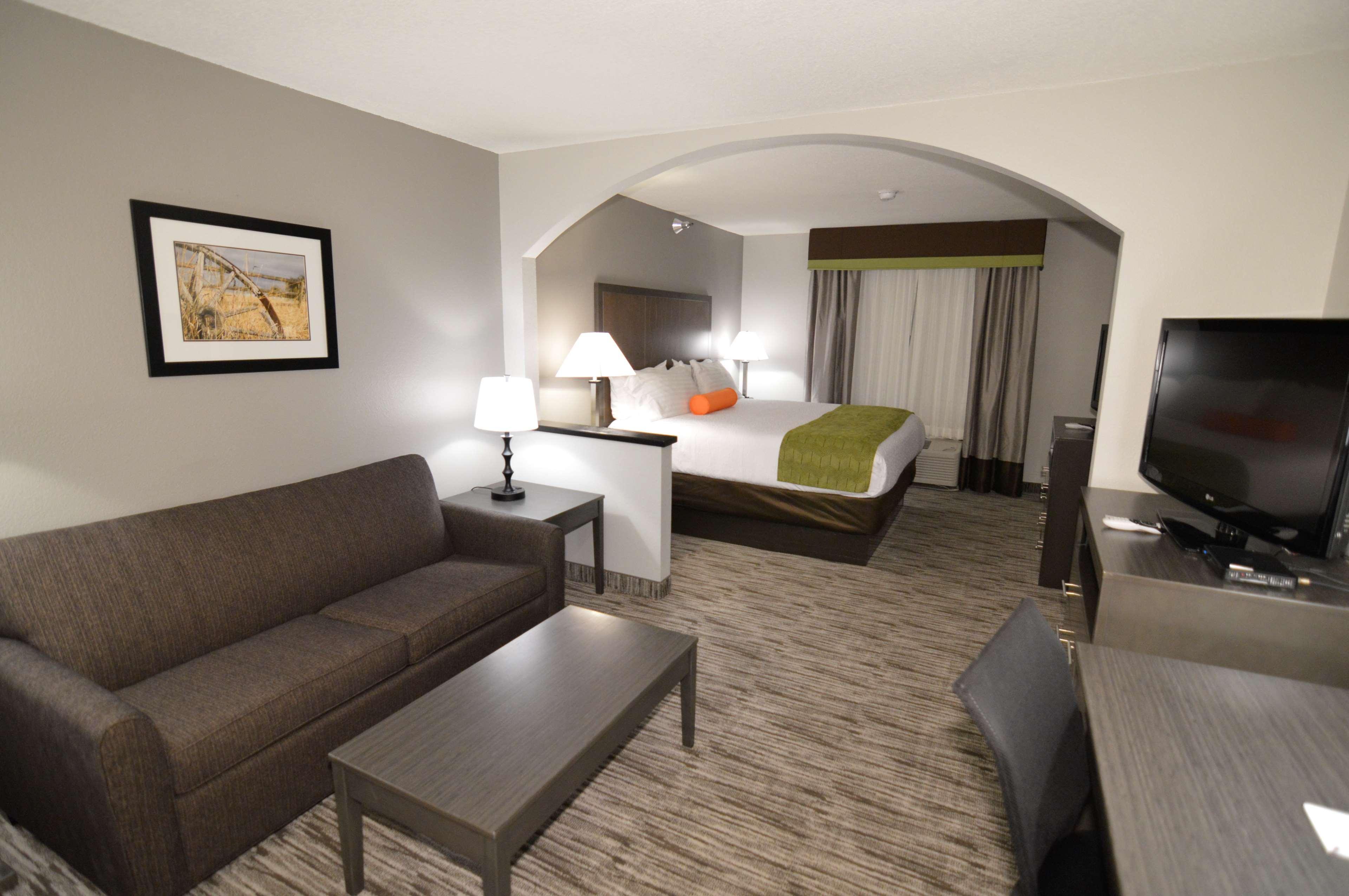 เบสต์ เวสเทิร์น พลัส ลิเบอรัล โฮเต็ล แอนด์ สวีท Hotel ภายนอก รูปภาพ