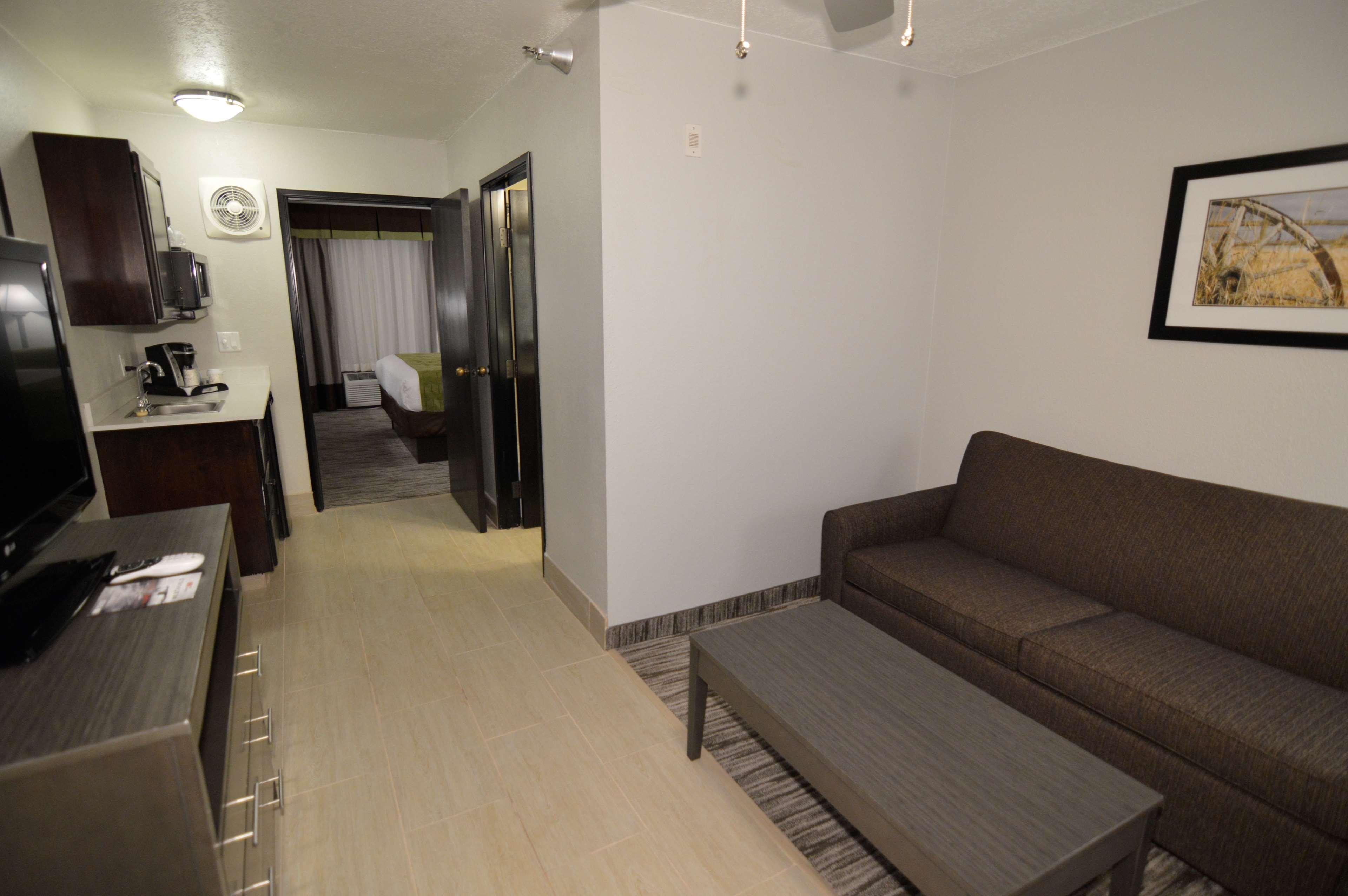 เบสต์ เวสเทิร์น พลัส ลิเบอรัล โฮเต็ล แอนด์ สวีท Hotel ภายนอก รูปภาพ