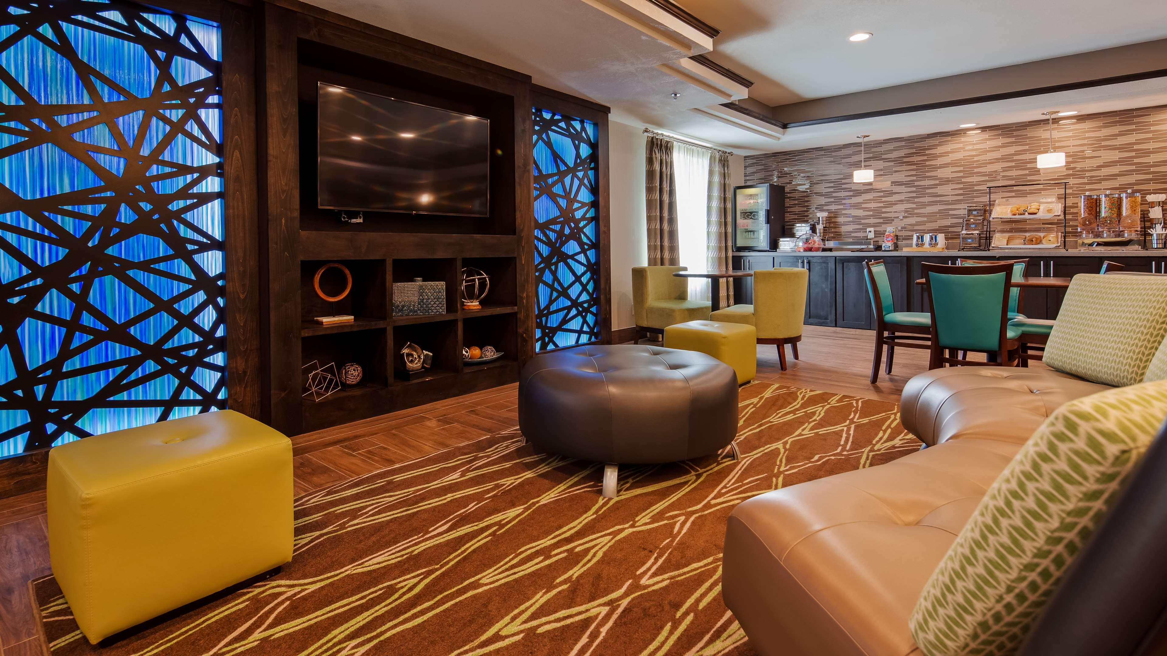 เบสต์ เวสเทิร์น พลัส ลิเบอรัล โฮเต็ล แอนด์ สวีท Hotel ภายนอก รูปภาพ