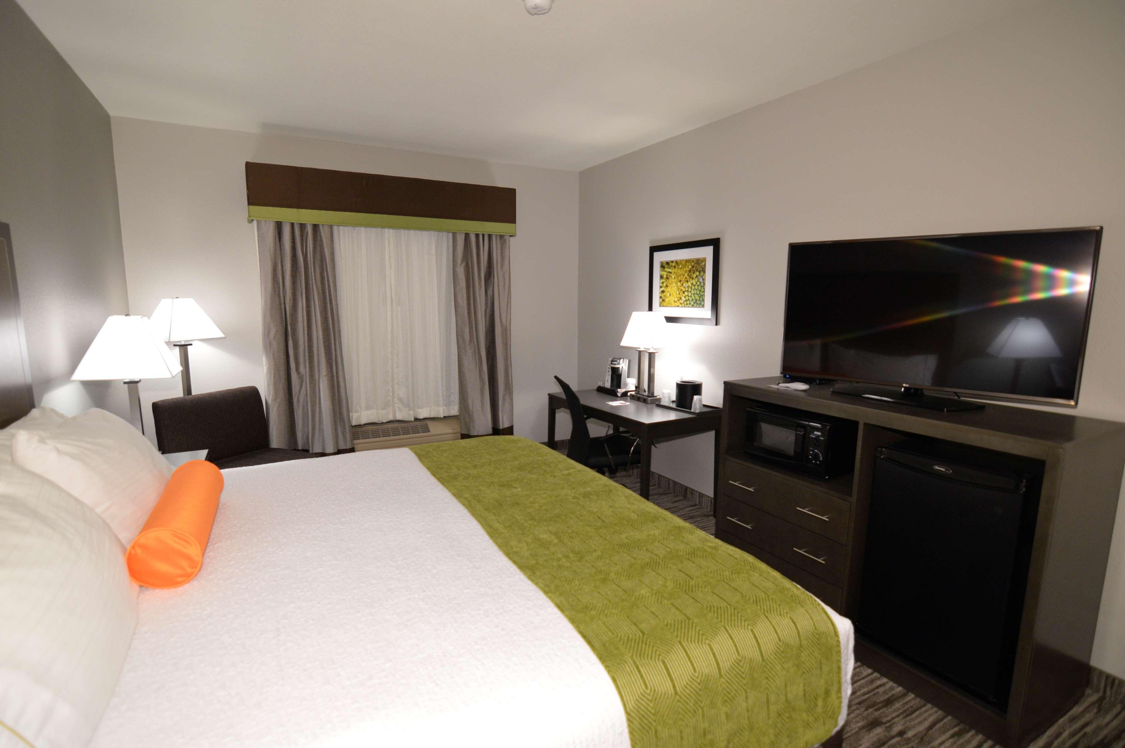 เบสต์ เวสเทิร์น พลัส ลิเบอรัล โฮเต็ล แอนด์ สวีท Hotel ภายนอก รูปภาพ