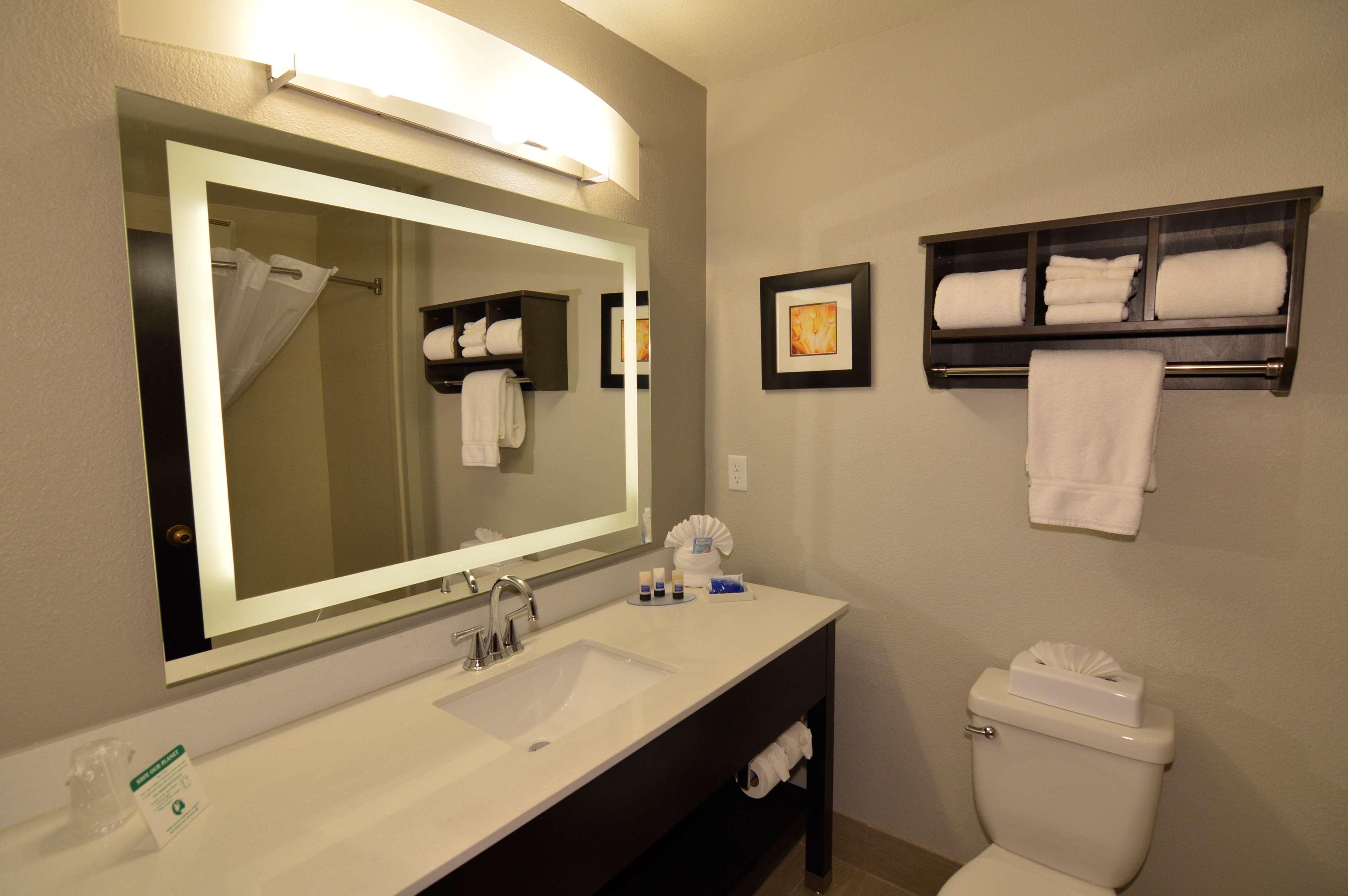 เบสต์ เวสเทิร์น พลัส ลิเบอรัล โฮเต็ล แอนด์ สวีท Hotel ภายนอก รูปภาพ