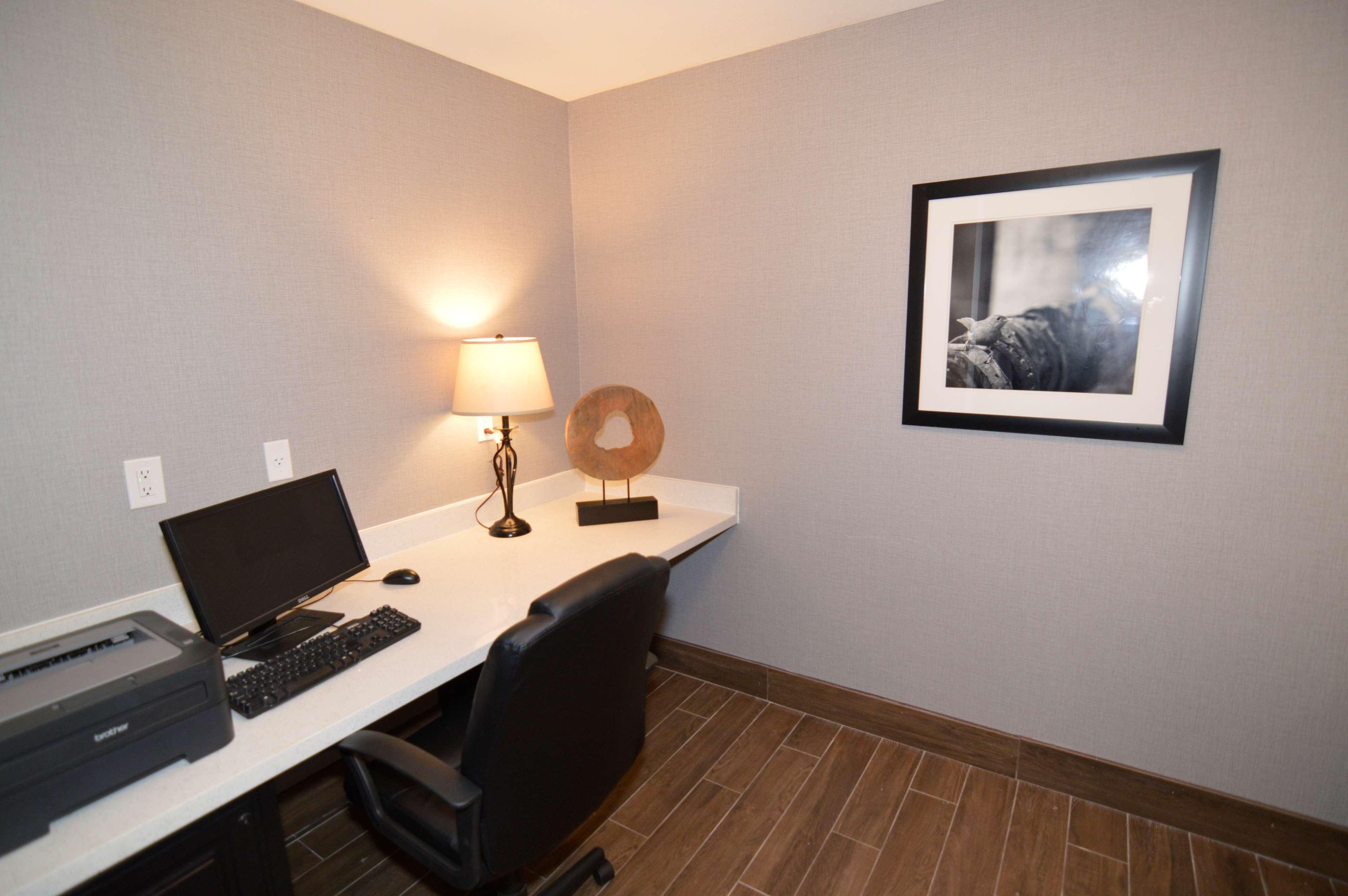 เบสต์ เวสเทิร์น พลัส ลิเบอรัล โฮเต็ล แอนด์ สวีท Hotel ภายนอก รูปภาพ