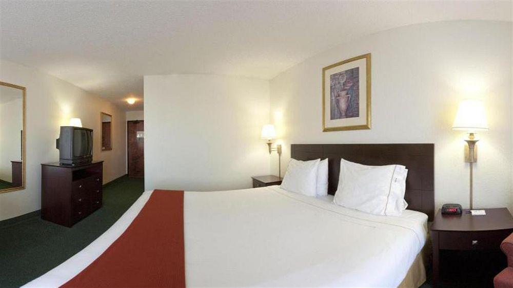 เบสต์ เวสเทิร์น พลัส ลิเบอรัล โฮเต็ล แอนด์ สวีท Hotel ภายนอก รูปภาพ